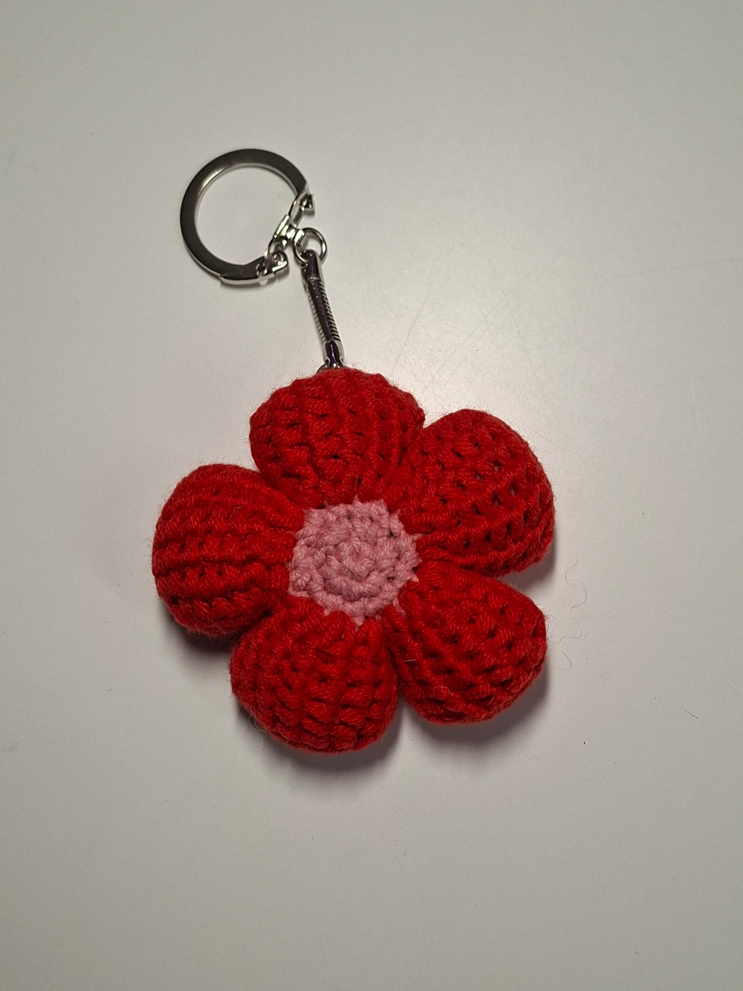 Bloemensleutelhanger gehaakt