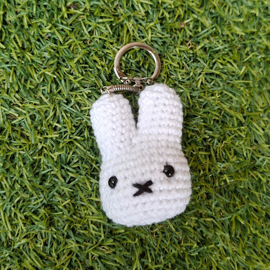 Nijntje/ Miffy gehaakte sleutelhanger in wit