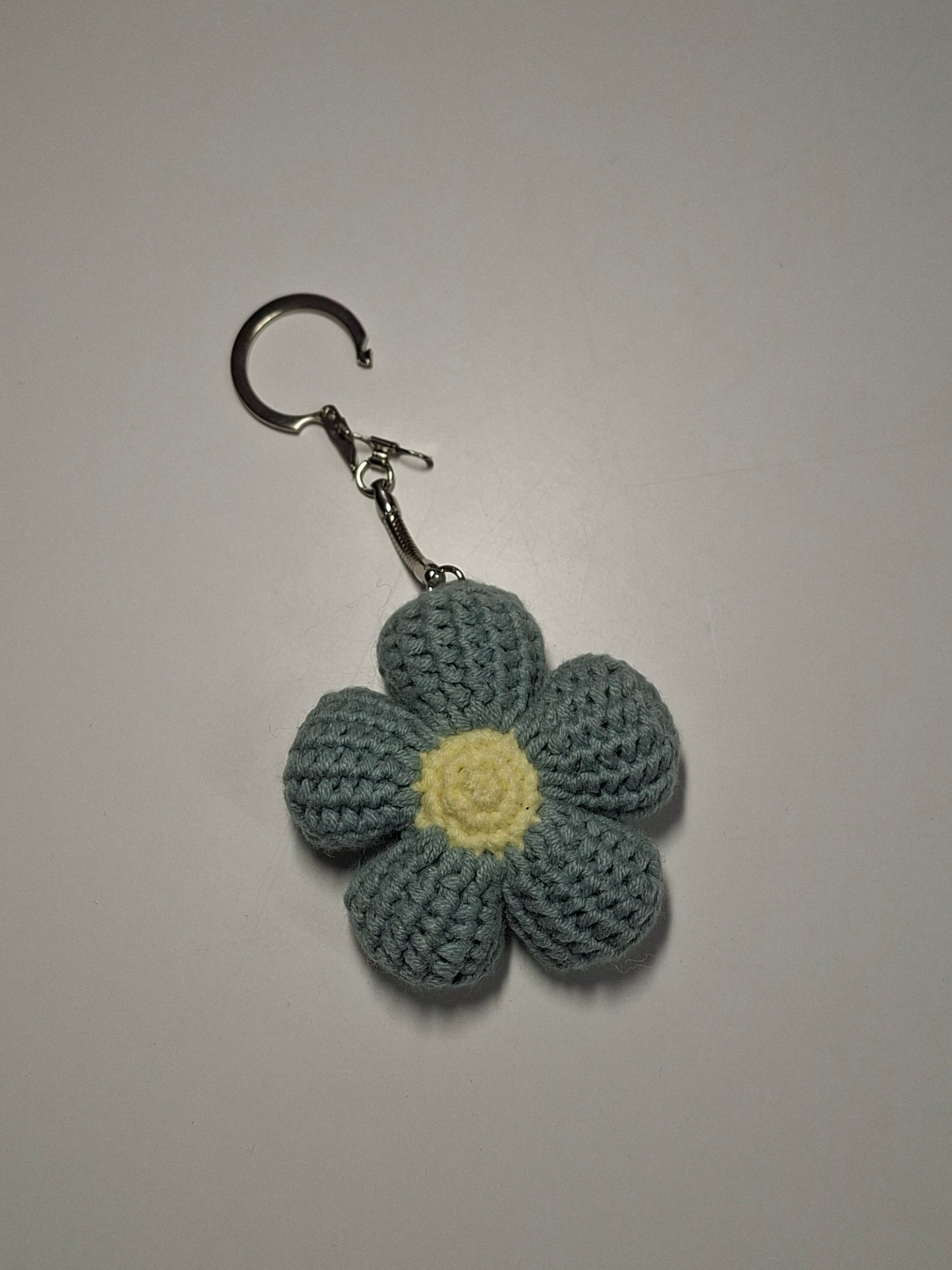 Bloemensleutelhanger gehaakt
