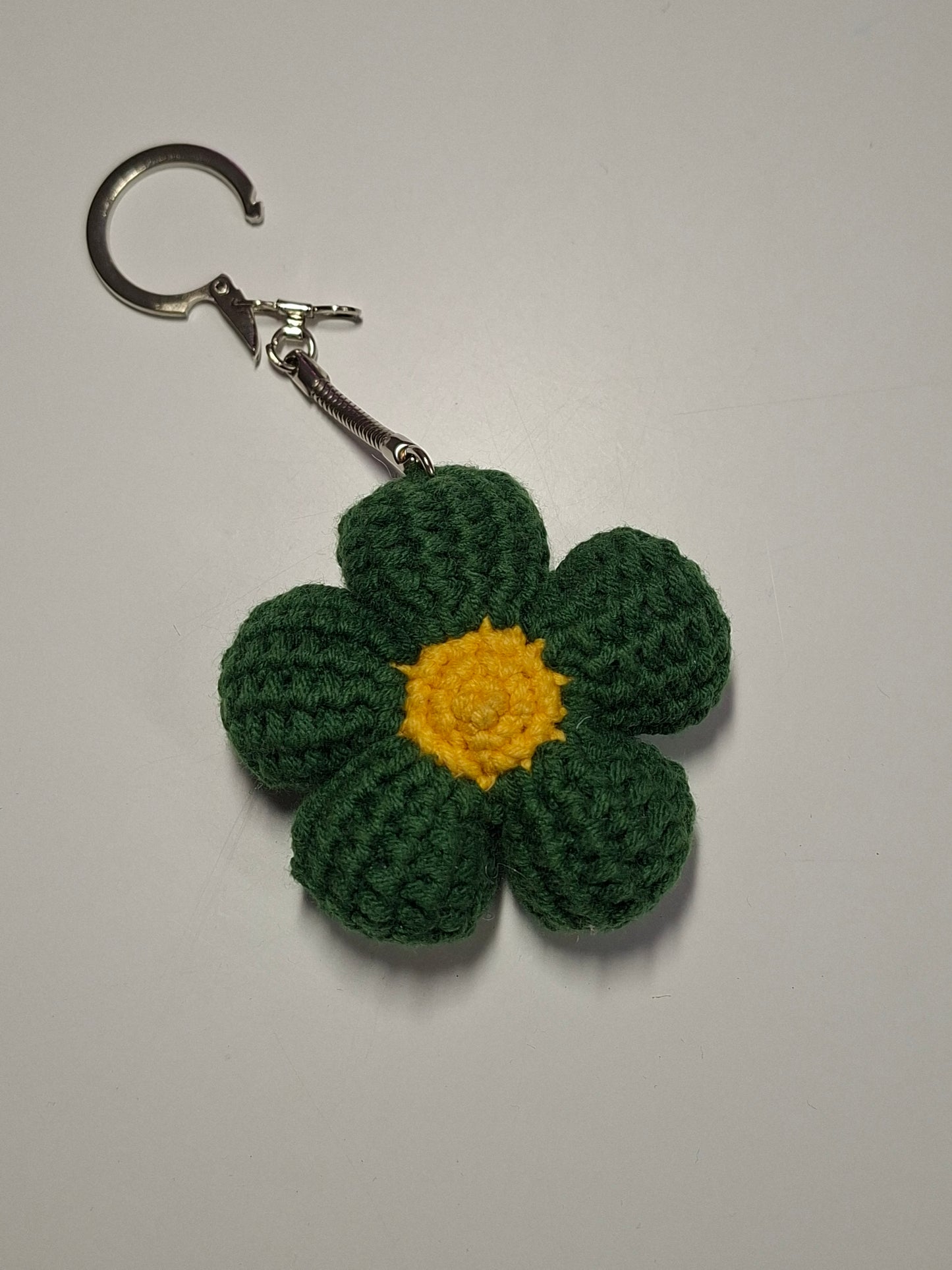 Bloemensleutelhanger gehaakt