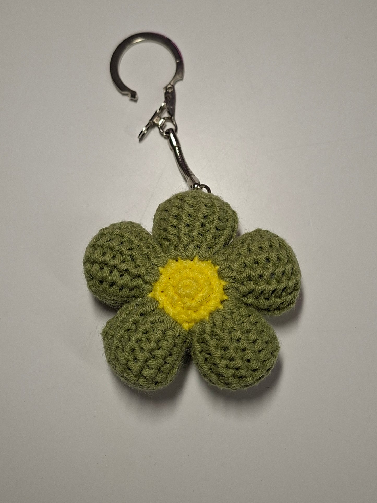 Bloemensleutelhanger gehaakt