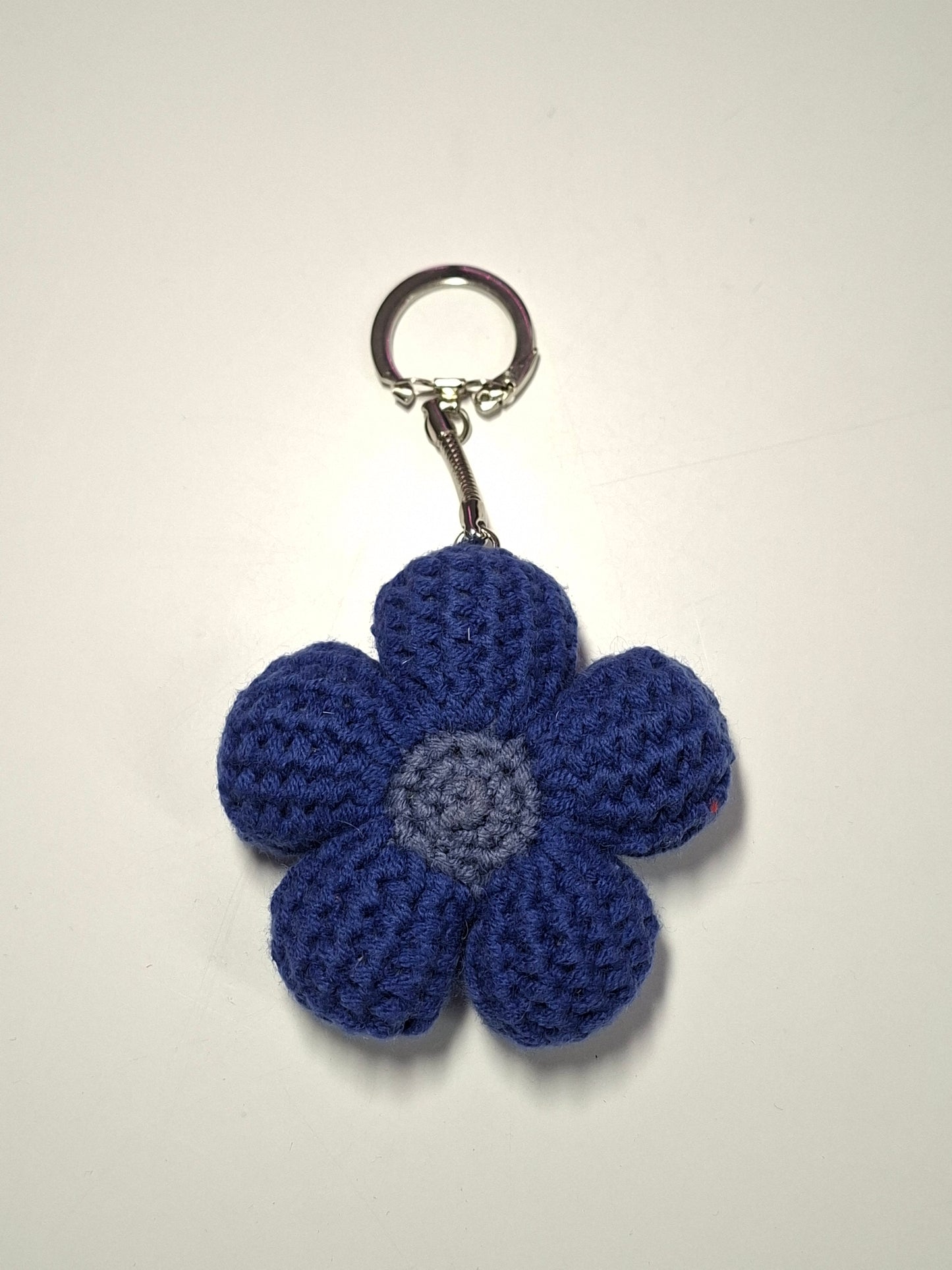 Bloemensleutelhanger gehaakt