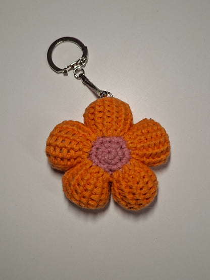 Bloemensleutelhanger gehaakt