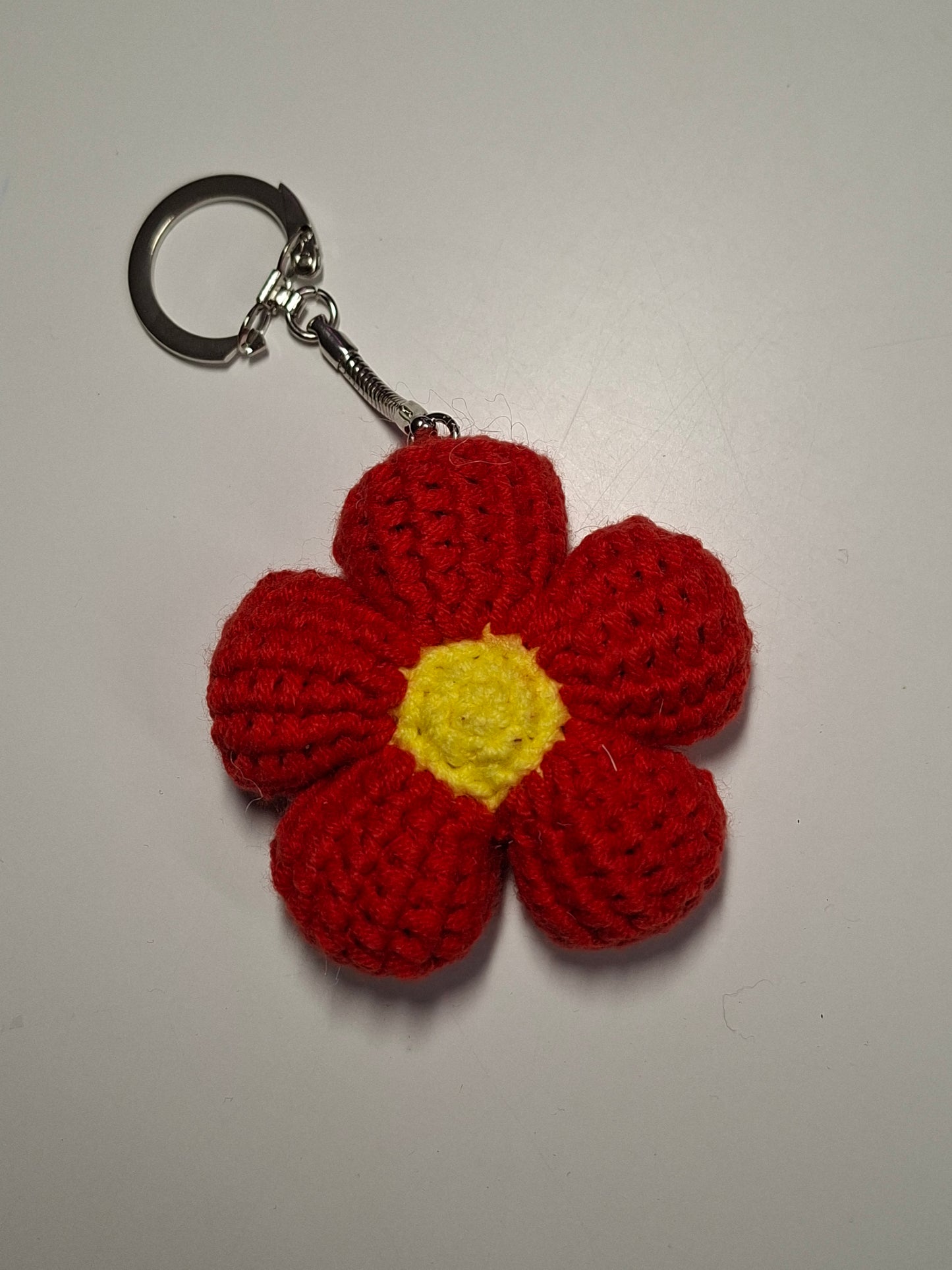 Bloemensleutelhanger gehaakt