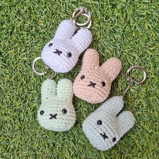 Nijntje/ Miffy gehaakte sleutelhanger in pastelkleuren