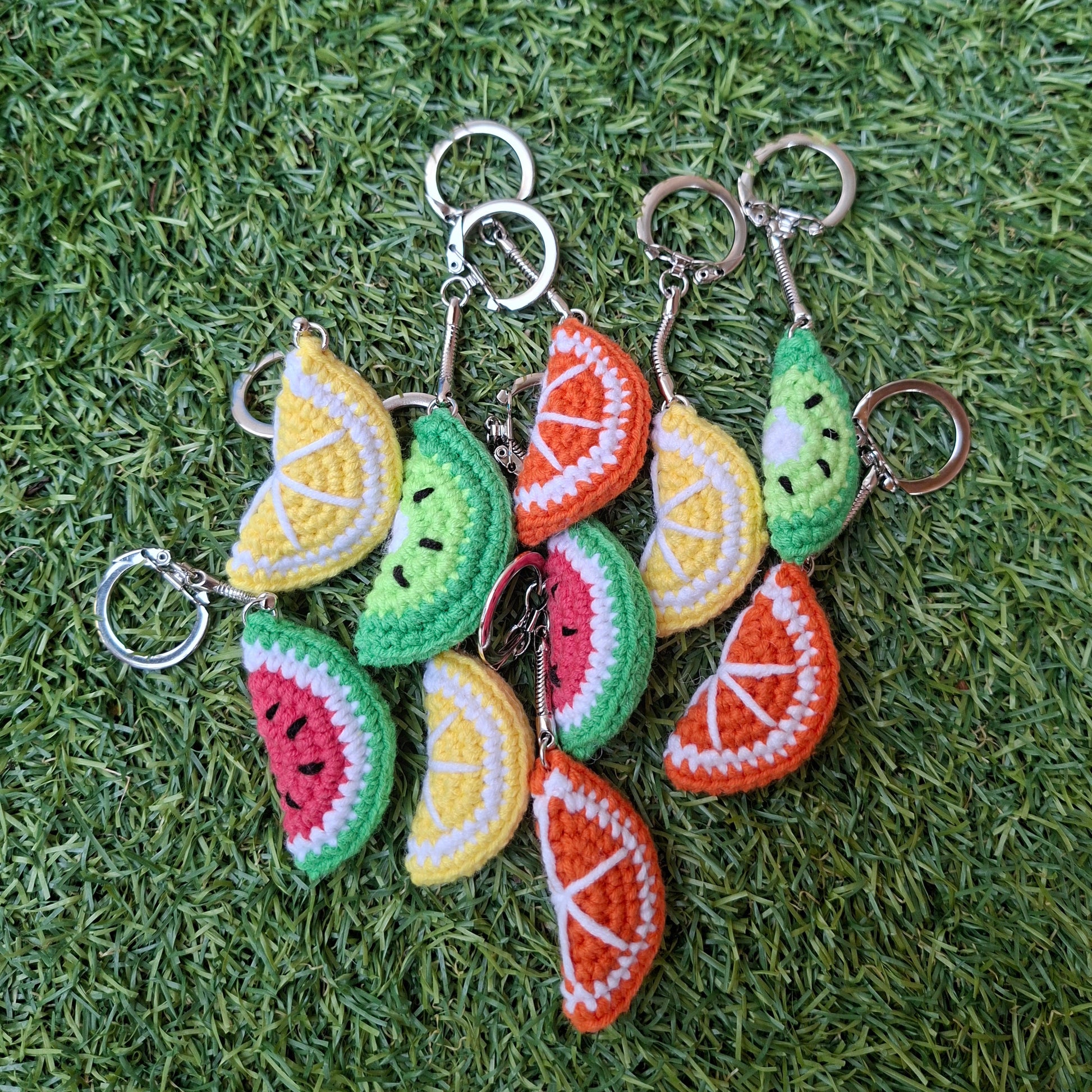 gehaakte fruit schijfjes sleutelhangers: kiwi, watermeloen, sinaasappel en citroen